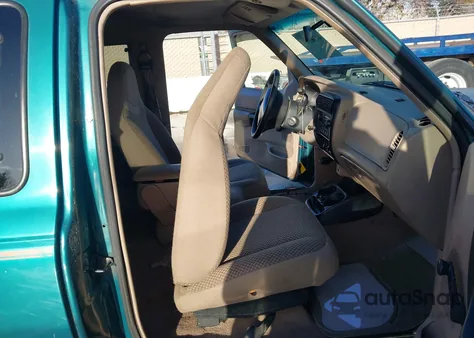 1998 Ford Ranger Super Cab z USA, uszkodzony, nr VIN 1FTYR14U2WPB49943